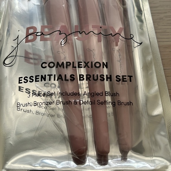 JAZMINE BEAUTY | Complexion Essentials Brush Set Trio - Picture 6 of 6